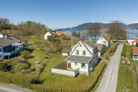 Holiday house in Skånevik near beach and city centre