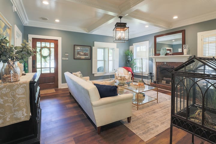 Salty Oak Cottage 
1 Mile From Downtown Swansboro - Swansboro, NC