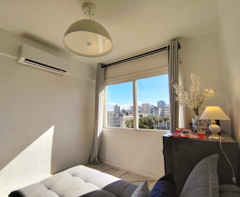 Anúncio popular: Large, city view, king size bed, UFRGS, H. Santa Casa em Bom Fim