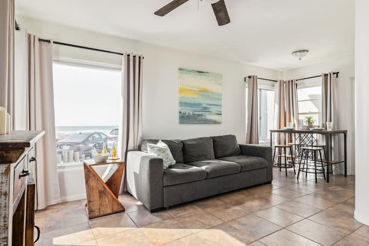 Beachfront Apt 1 - La Jolla Cove Beach, CA