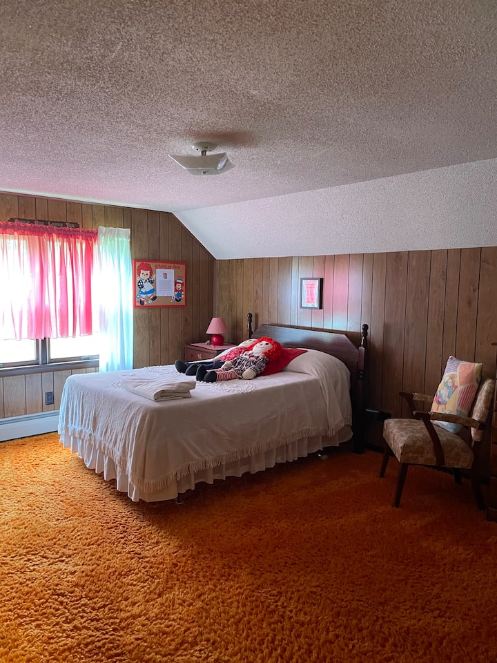 That 70s House - Houses for Rent in Lincoln City, Indiana