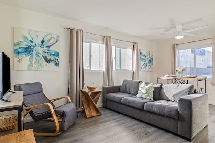 Beachfront Apt 5 - La Jolla Cove Beach, CA