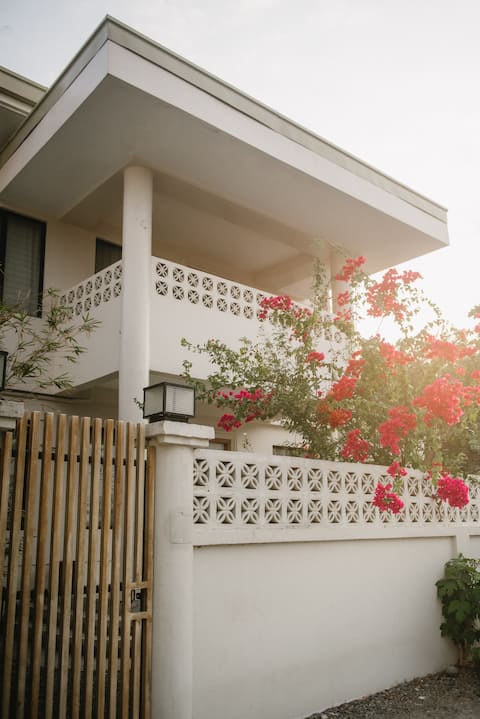 Casa Ma. bahay – 4BR Home 3-min from Beach