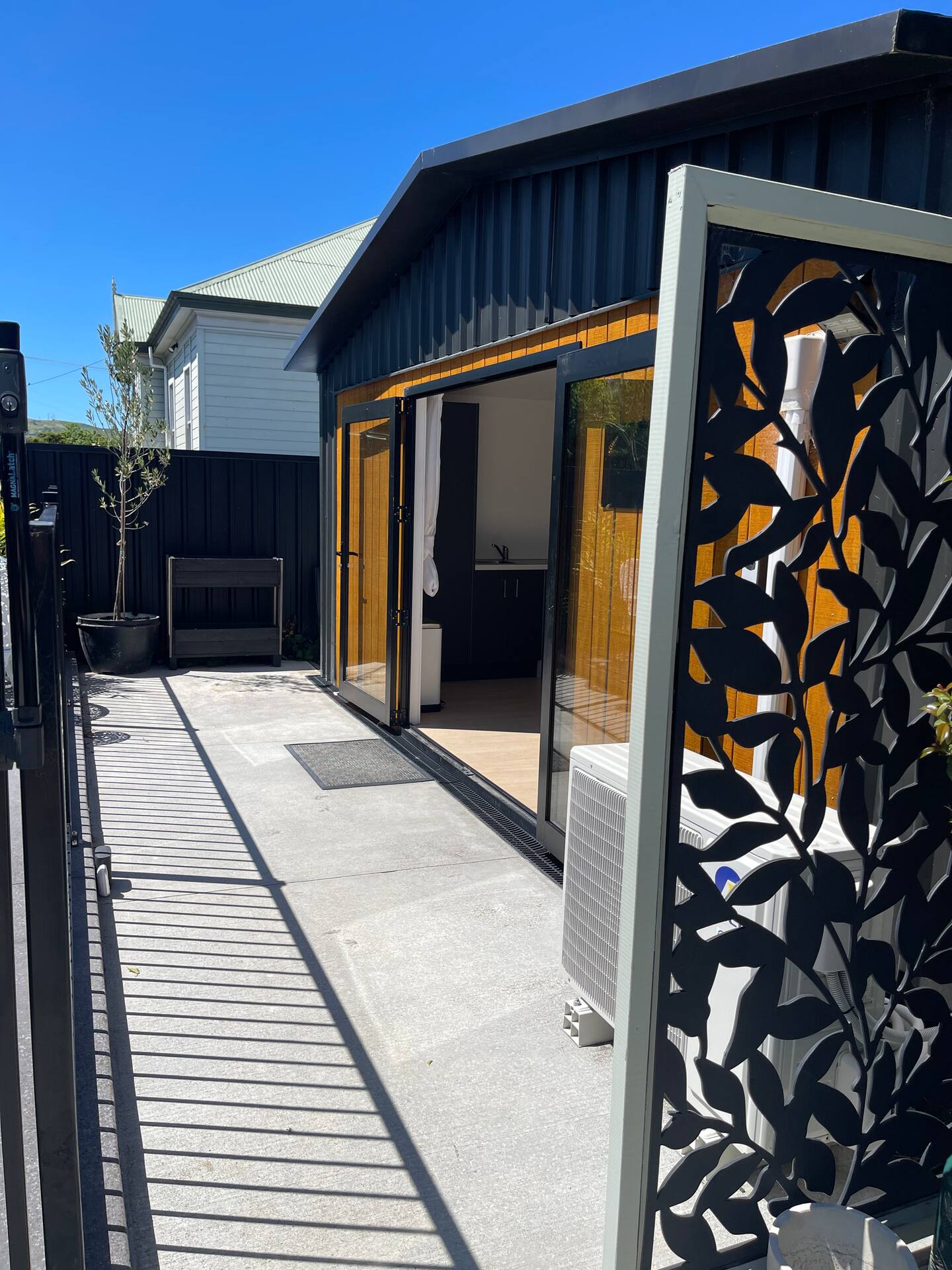 Modern Guesthouse 4