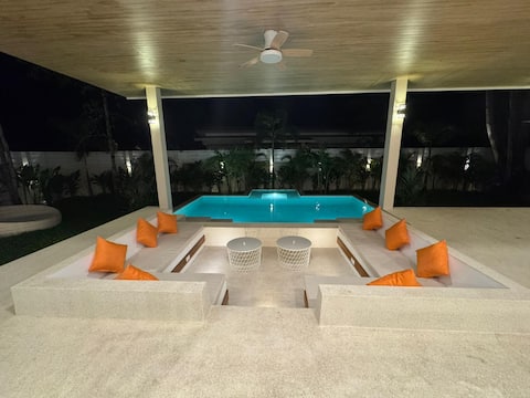 Casa Tropical Luxe *Brand New Villa in the jungle*