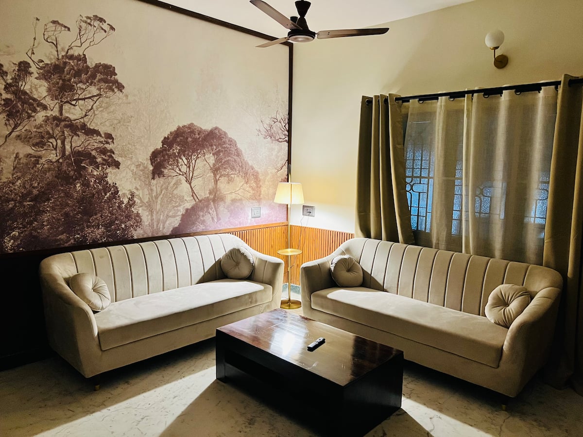 Heritage Charm · 3BHK — Mayfair Stays