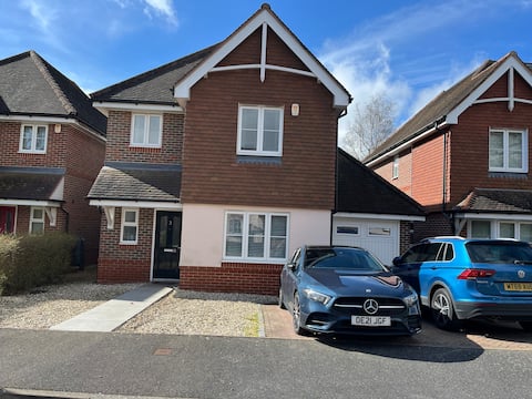 Self-contained studio Wokingham