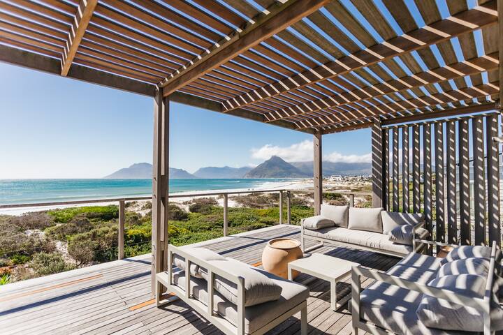 Beachfront Haven: Private Access & Panoramic Views gallery image 2