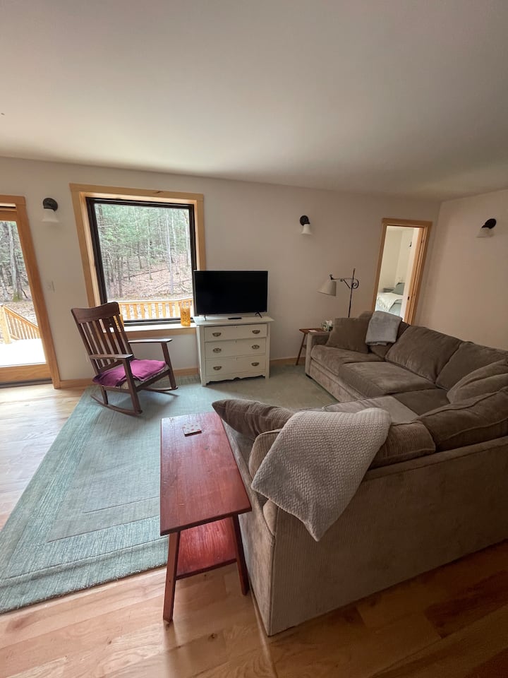 Peaceful Forest Retreat - Greenfield, MA