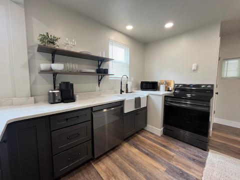 Cozy Ashland Cottage - Close to Downtown
