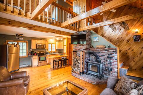Okemo Cabin.Spacious,cozy home w Hottub&fireplace