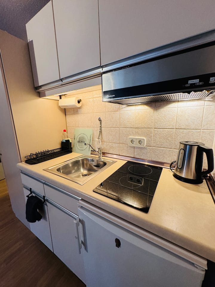 This Apartment Offers An Oasis For A While! - Hannover