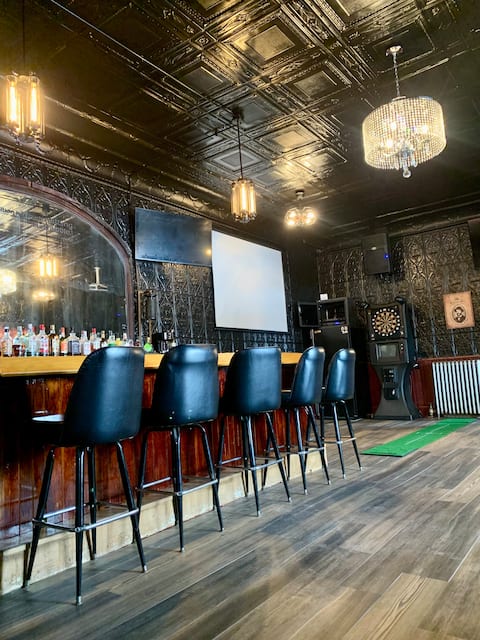 Speakeasy Lounge Sleeps 14 Silver Street By Trail