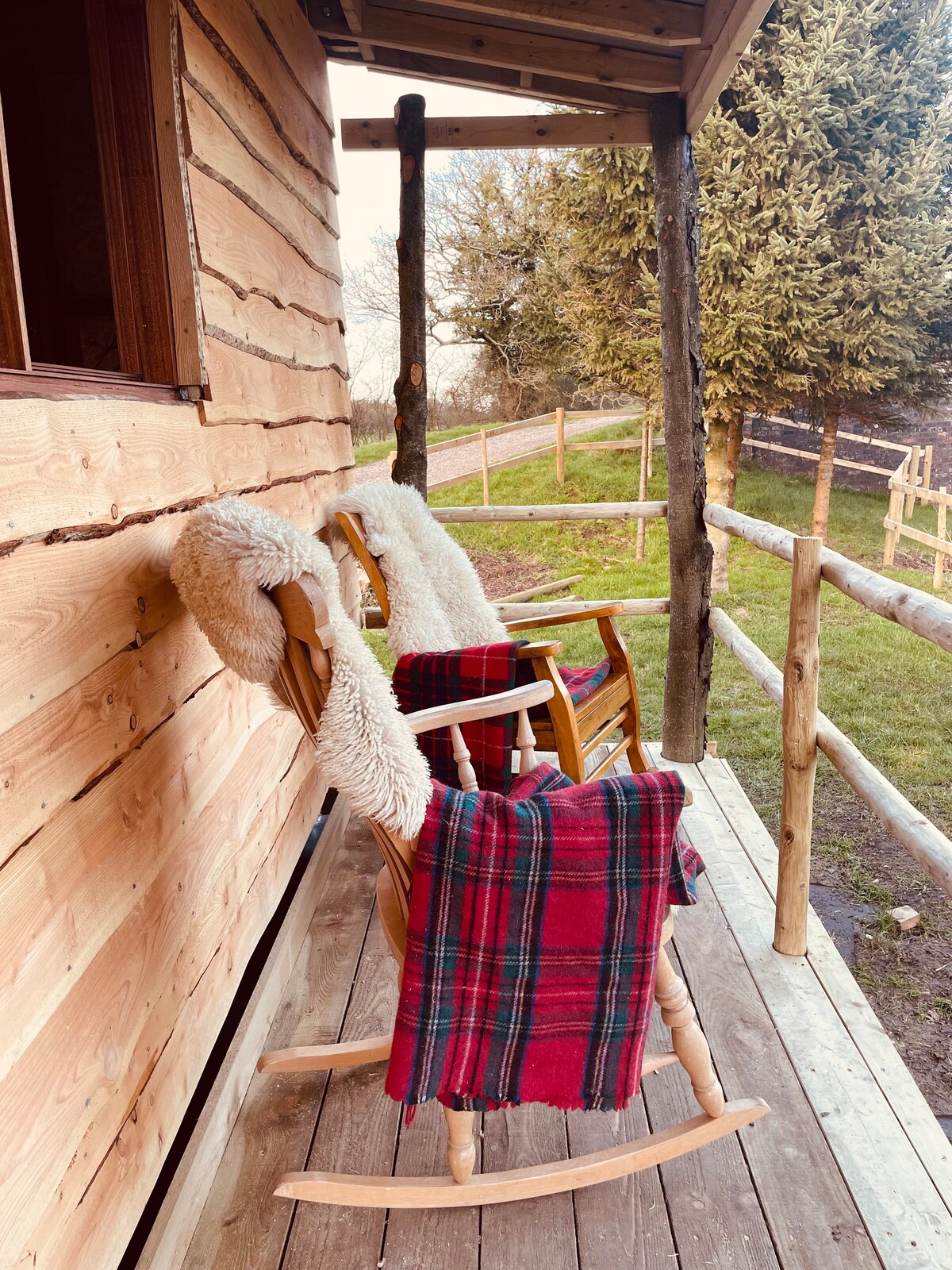 Top performing Airbnb: Canalside Cabin in Cheshire