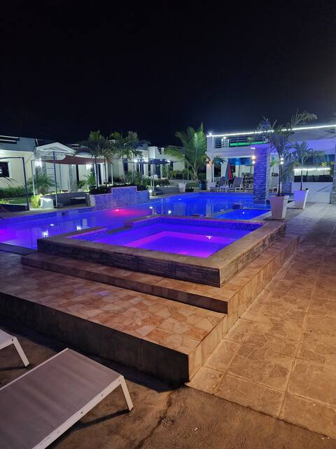 Modern Villa Retreat: 20+ Guests, Pool, Maid, BBQ