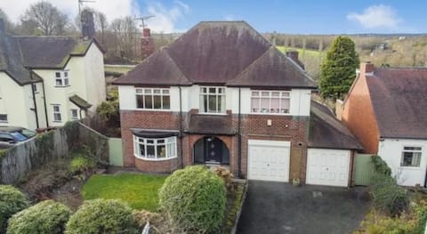 Large 4 bed detached house