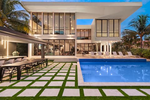 Modern Waterfront mansion