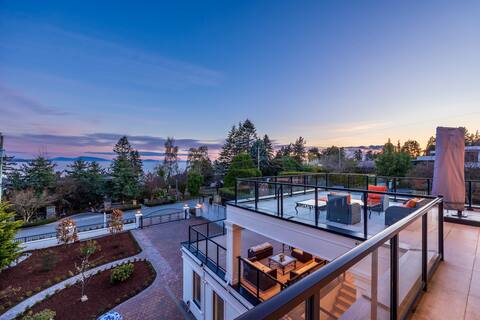 luxury brand new home w/amazing view