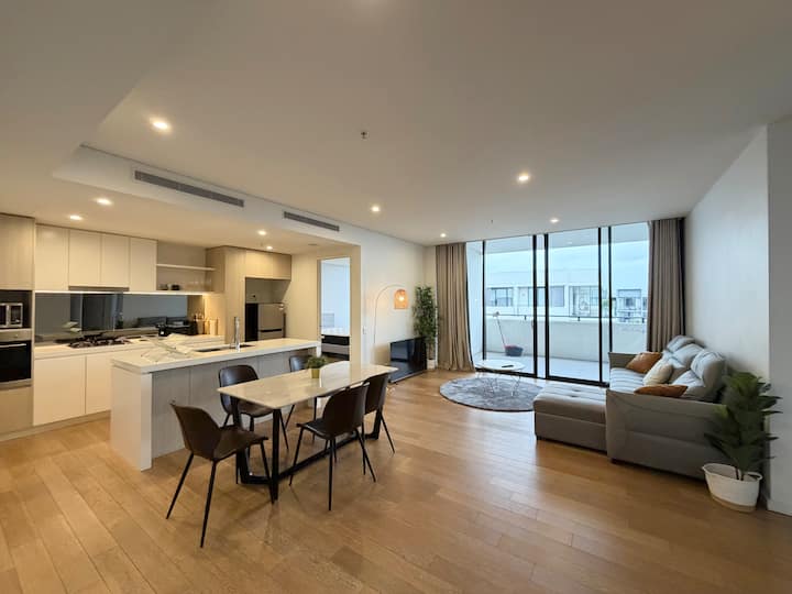 Impeccable Convenience With Cbd View From Balcony - Lewisham