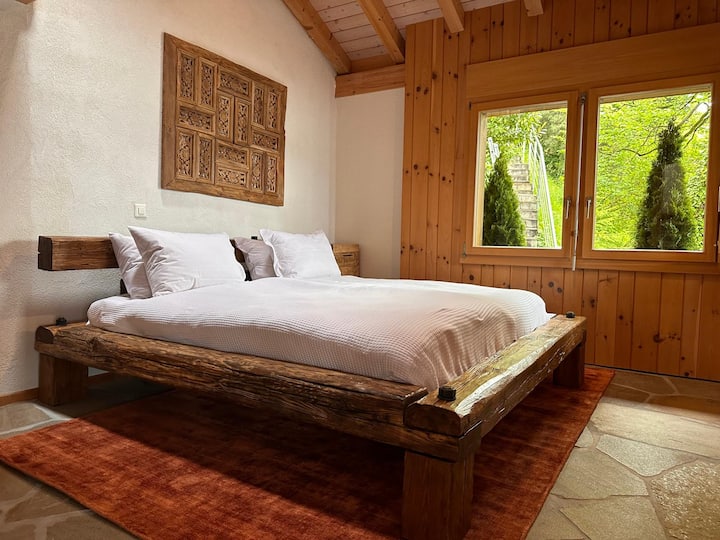 Kjo dhomë ka dushin e vet në dhomë