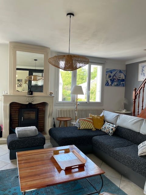 Successful Airbnb property: Cozy house right on the water in Vertou