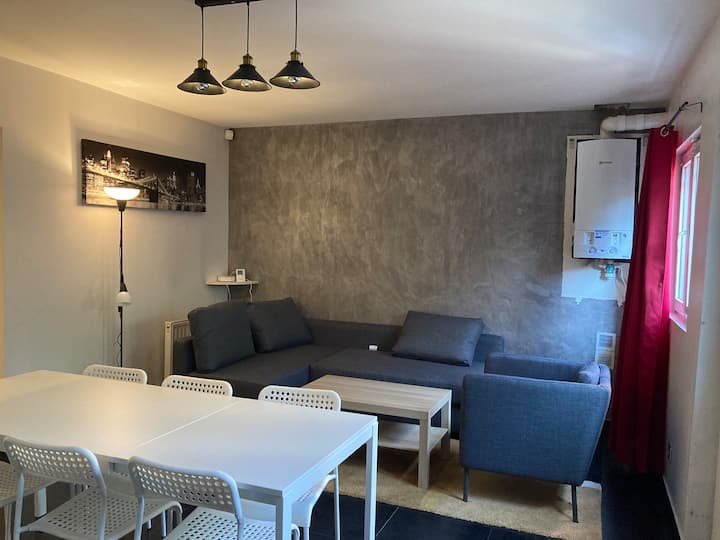 Townhouse 1 Min Walk To Metro(subway) - ibis Budget Bobigny Pantin