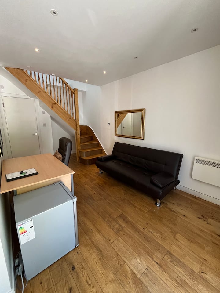 Cosy Annexe In Redhill
(15 Mins From Gatwick) - Redhill