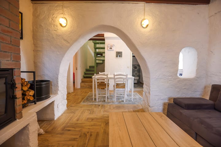 Villa Leo - Seaside Stone House With Private Pool - Gümbet