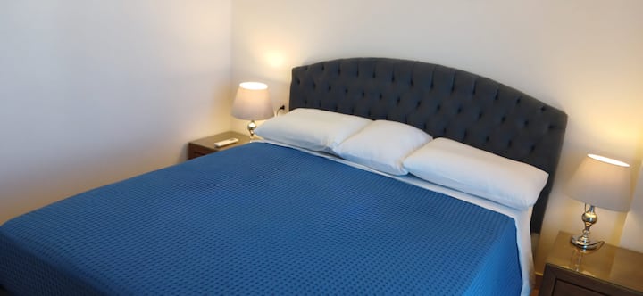 голем брачен кревет (широк 150-179 см) 