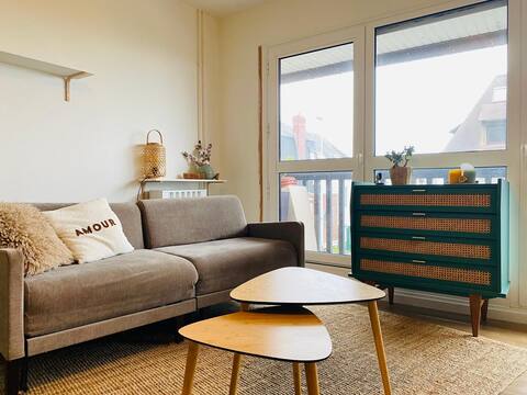 Cozy apartment with sea view balcony
