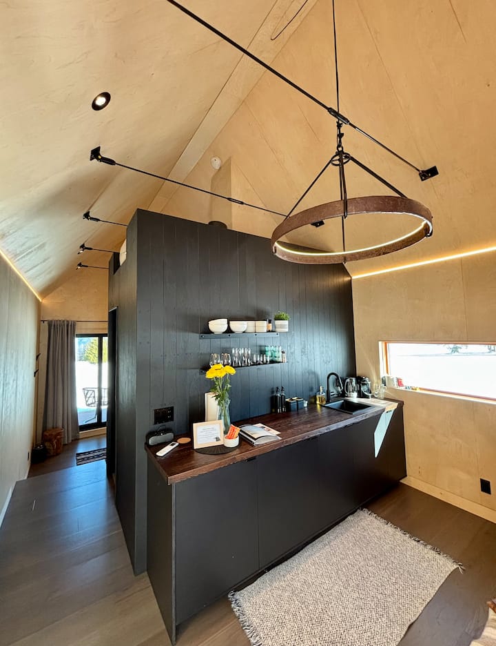 View & Location!
Modern Nordic Cabin Getaway - Sechelt