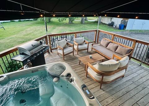 Gated Deck+ Hot Tub in Town: Walk, Grill, Relax!