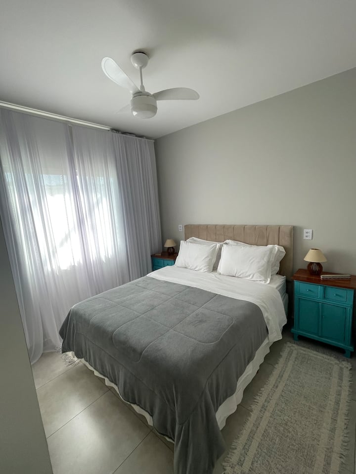 Ორადგილიანი საძინებელი, საწოლი 152 × 203 სმ 