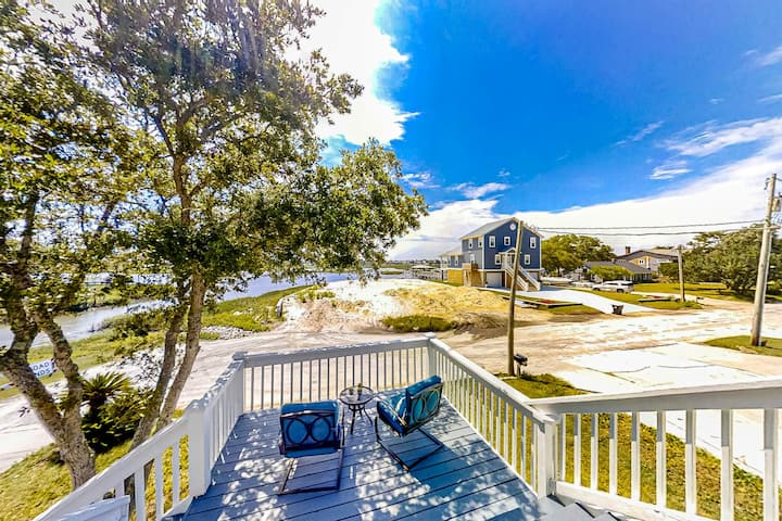 Lands End Beach Retreat - Surfside Beach, SC