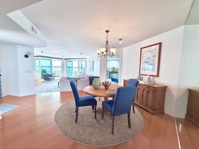 Penthouse Bayfront! Large Priv Deck, Sleep 7, 3Bdr gallery image 5