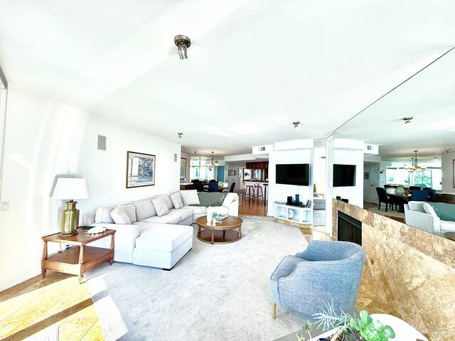 Penthouse Bayfront! Large Priv Deck, Sleep 7, 3Bdr gallery image 4