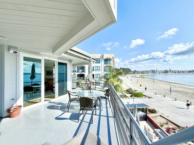 Penthouse Bayfront! Large Priv Deck, Sleep 7, 3Bdr gallery image 2