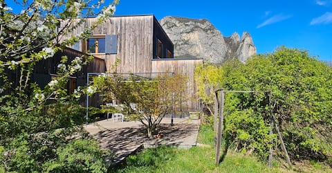 Saoû wooden house