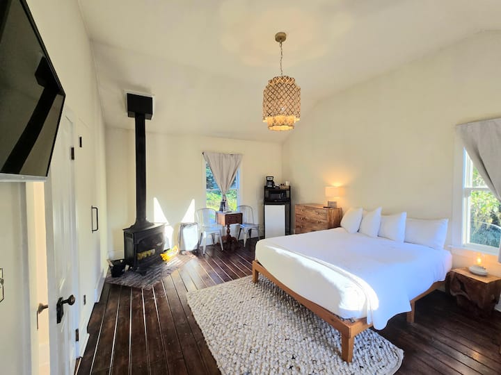 Creekside Room - Mendocino, CA