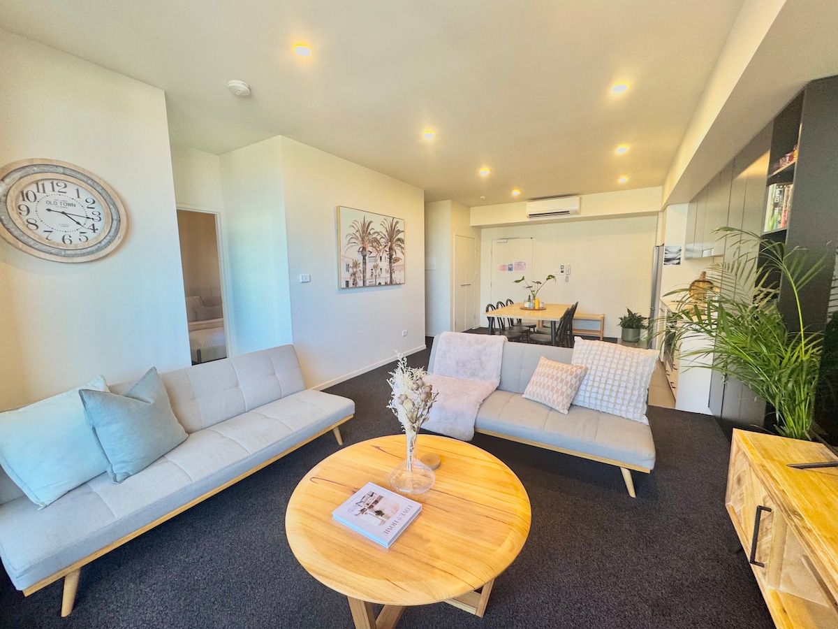 Top performing Airbnb: Newcastle Harbour Hideaway, 2 Bed, 2 Bath, Parking in Newcastle