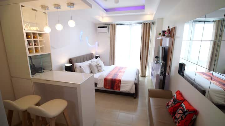 High Floor Condo | Fast Wifi | Short Drive To Bgc - Taytay
