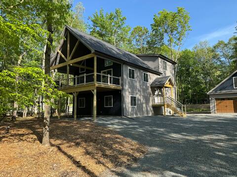 Pocono's Chalet - Black Bear Lodge