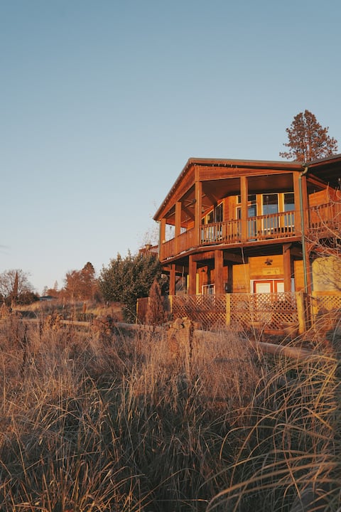 Cascade Sunset Home+HOT TUB - Crater Lake Vacation