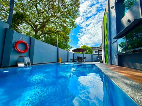 4BR 16pax LYL Jaccuzi Private Pool House ipoh