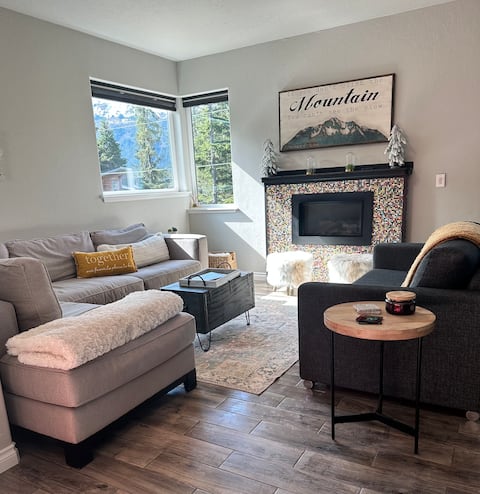 Creekside Girdwood Getaway | Spa & Fire Pit Fun