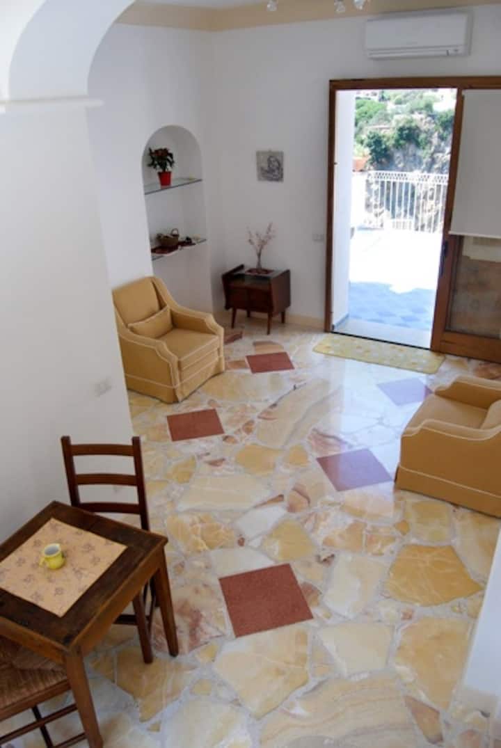 Sea Views, 1 King Bd, 1 Qn Bd Private Beach + Pool - Positano