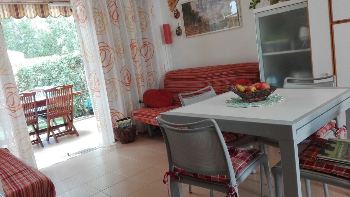 Sala de estar con sofá cama