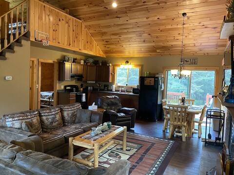 Cozy Cabin in the Beautiful UP