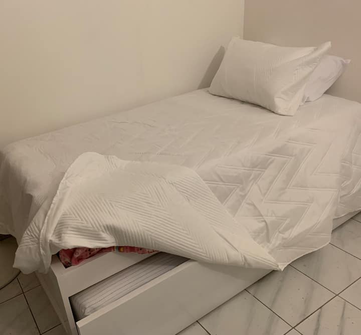 Kitanda kimoja cha kangaroo 