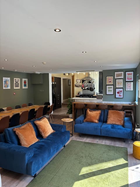 Spacious: 14 bed: 10 en suite bedroomed retreat